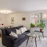 Landhausappartment شقة *