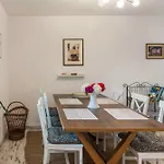 Landhausappartment شقة *