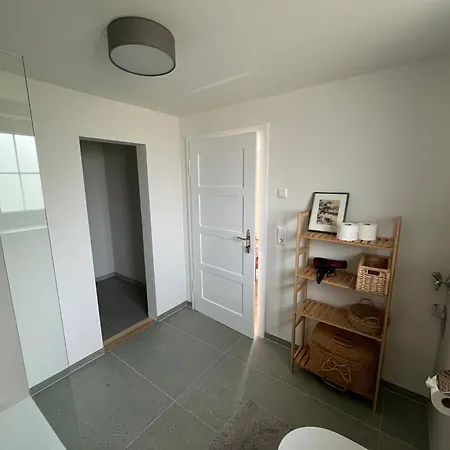 Landhausappartment شقة